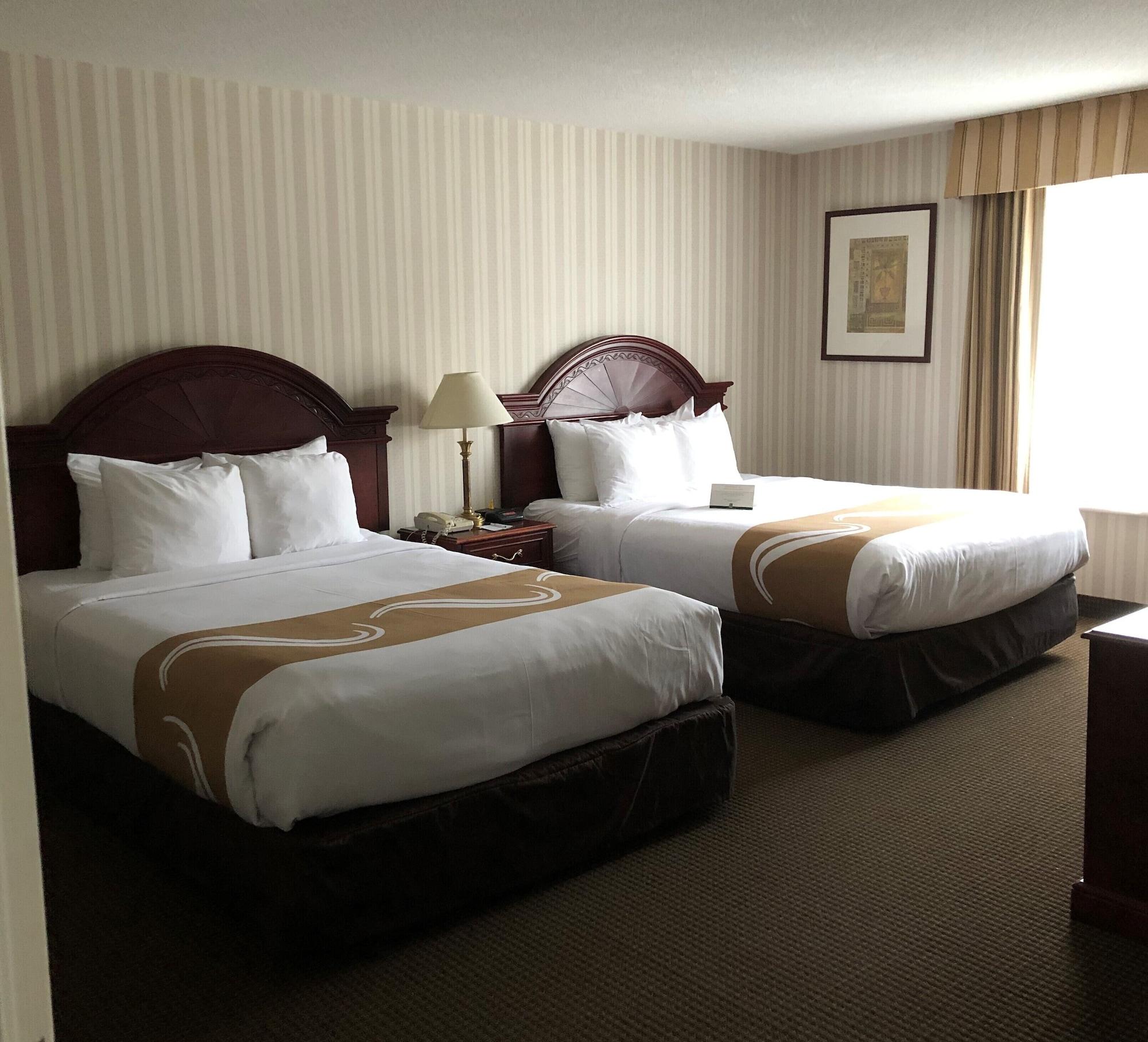 Quality Hotel & Suites Woodstock Esterno foto