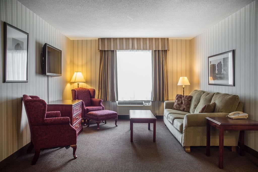Quality Hotel & Suites Woodstock Esterno foto