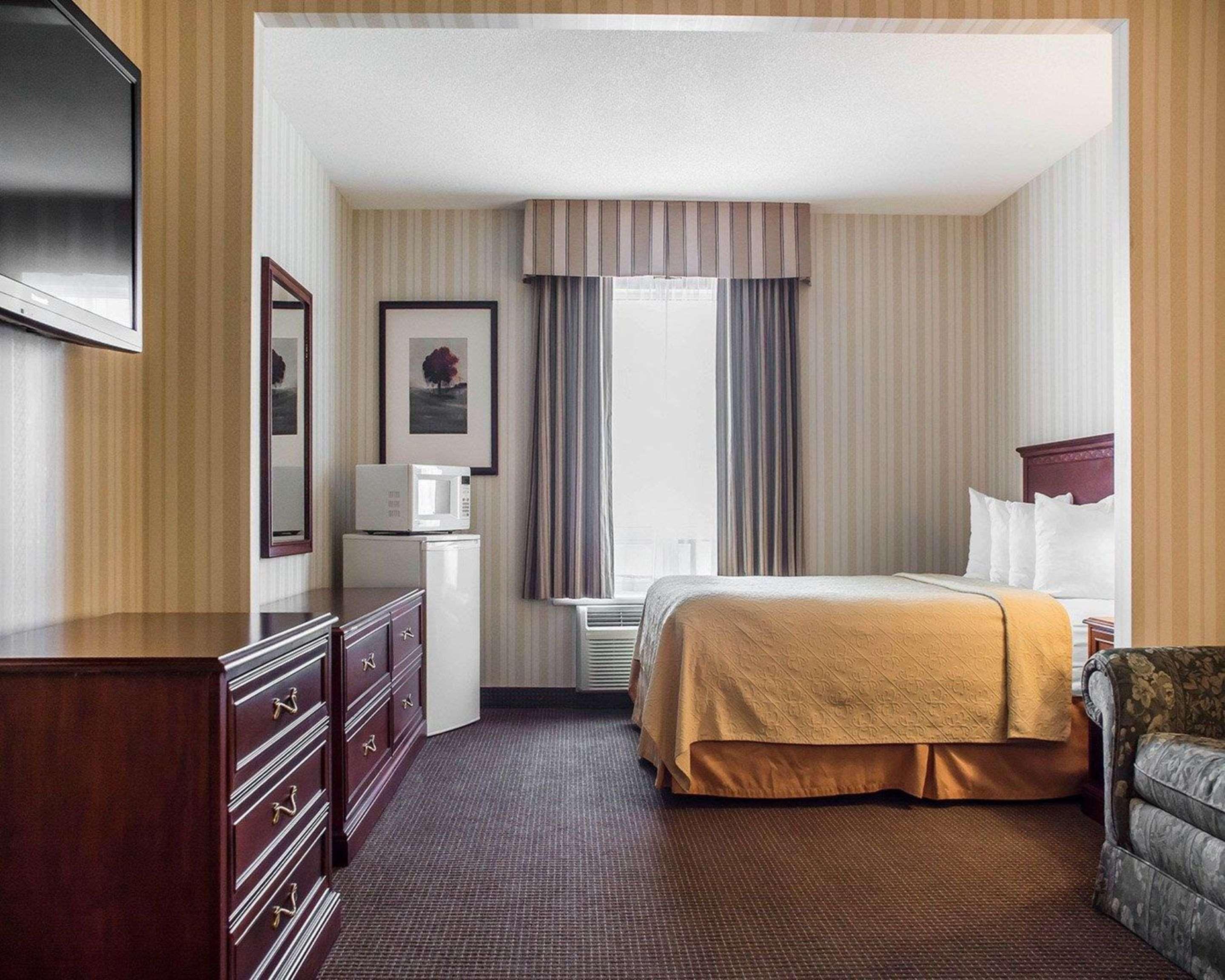 Quality Hotel & Suites Woodstock Esterno foto