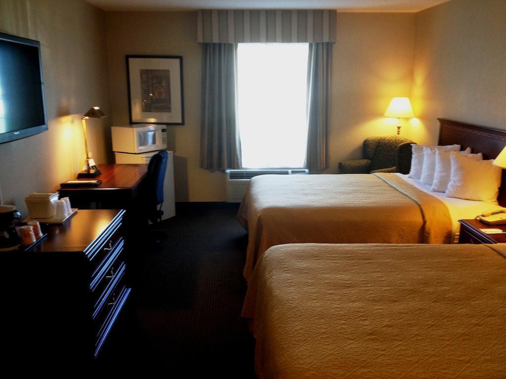 Quality Hotel & Suites Woodstock Esterno foto