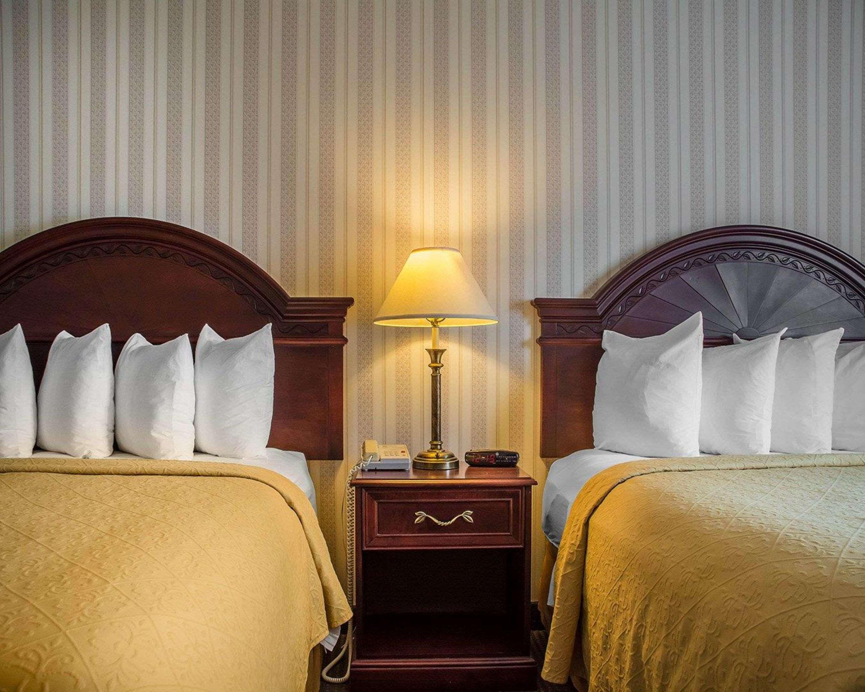 Quality Hotel & Suites Woodstock Esterno foto