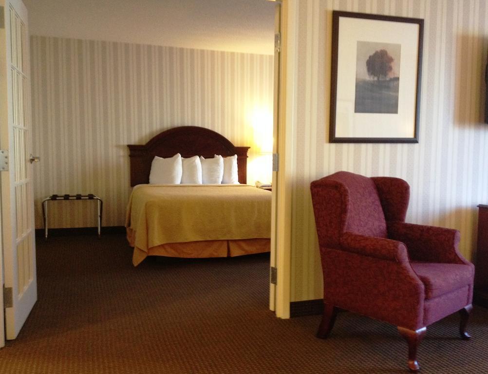 Quality Hotel & Suites Woodstock Esterno foto
