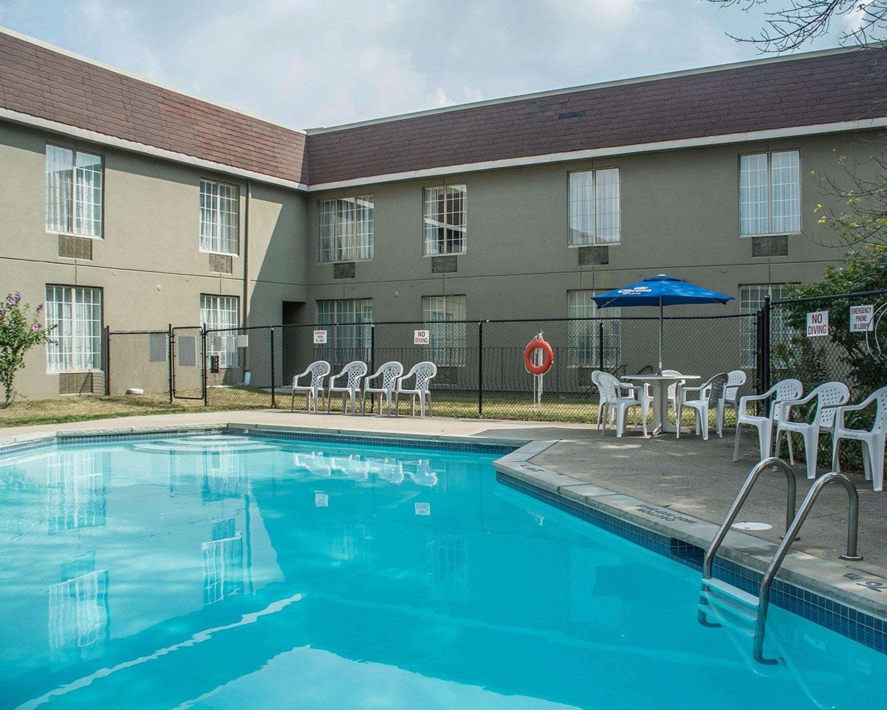Quality Hotel & Suites Woodstock Esterno foto