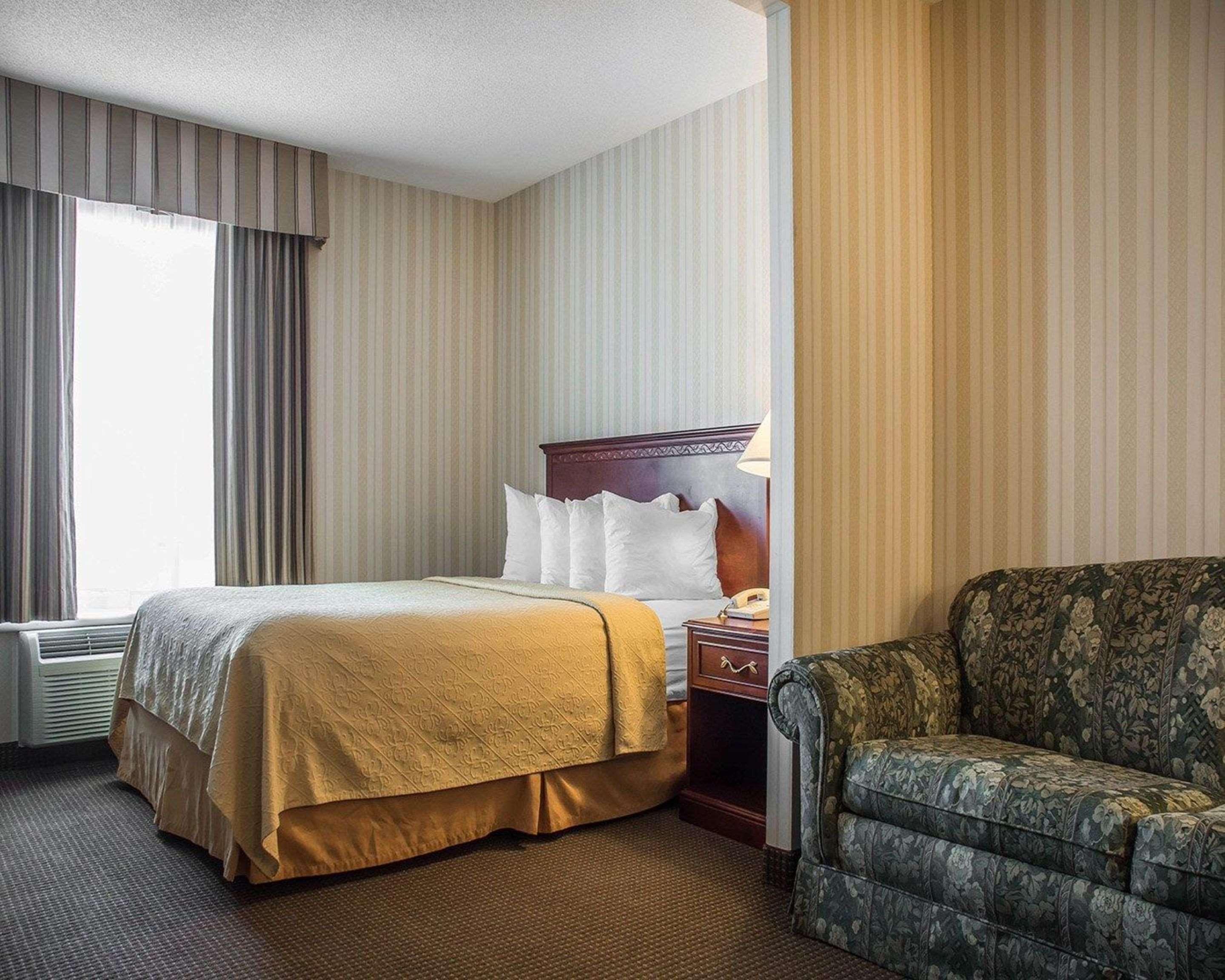 Quality Hotel & Suites Woodstock Esterno foto