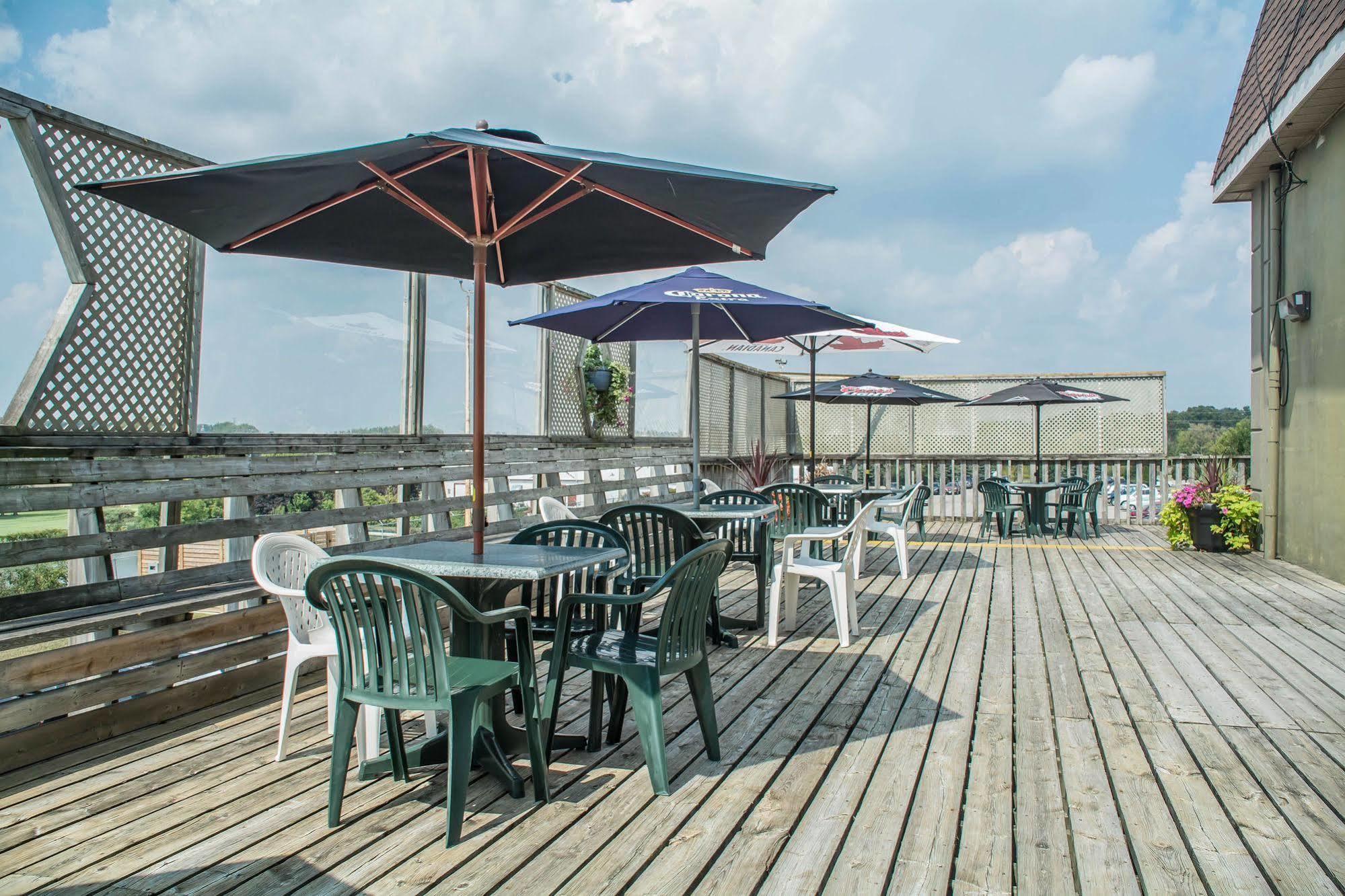 Quality Hotel & Suites Woodstock Esterno foto